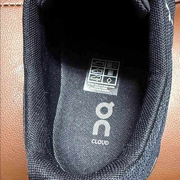 On Running Men's Cloud 6 Athletic Shoes - Picture 3 of 9